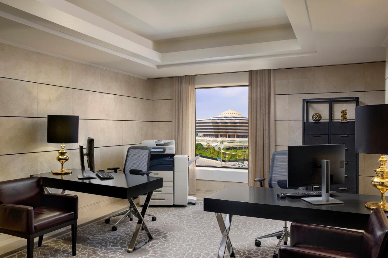 Voco - Riyadh, An Ihg Hotel - فندق فوكو الرياض, احدى فنادق مجموعة إنتركونتيننتال Exterior photo The Business Centre