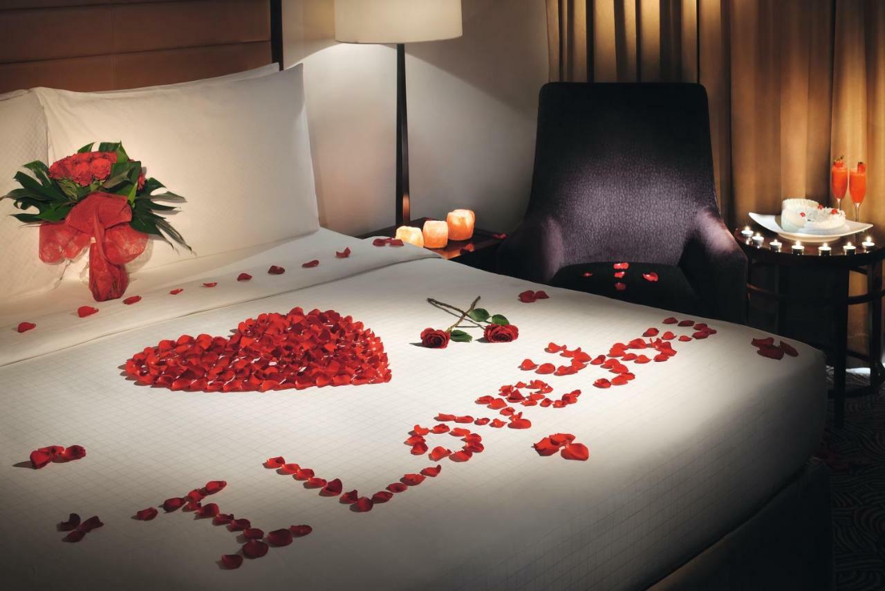 Voco - Riyadh, An Ihg Hotel - فندق فوكو الرياض, احدى فنادق مجموعة إنتركونتيننتال Exterior photo A bed decorated for Valentine's Day