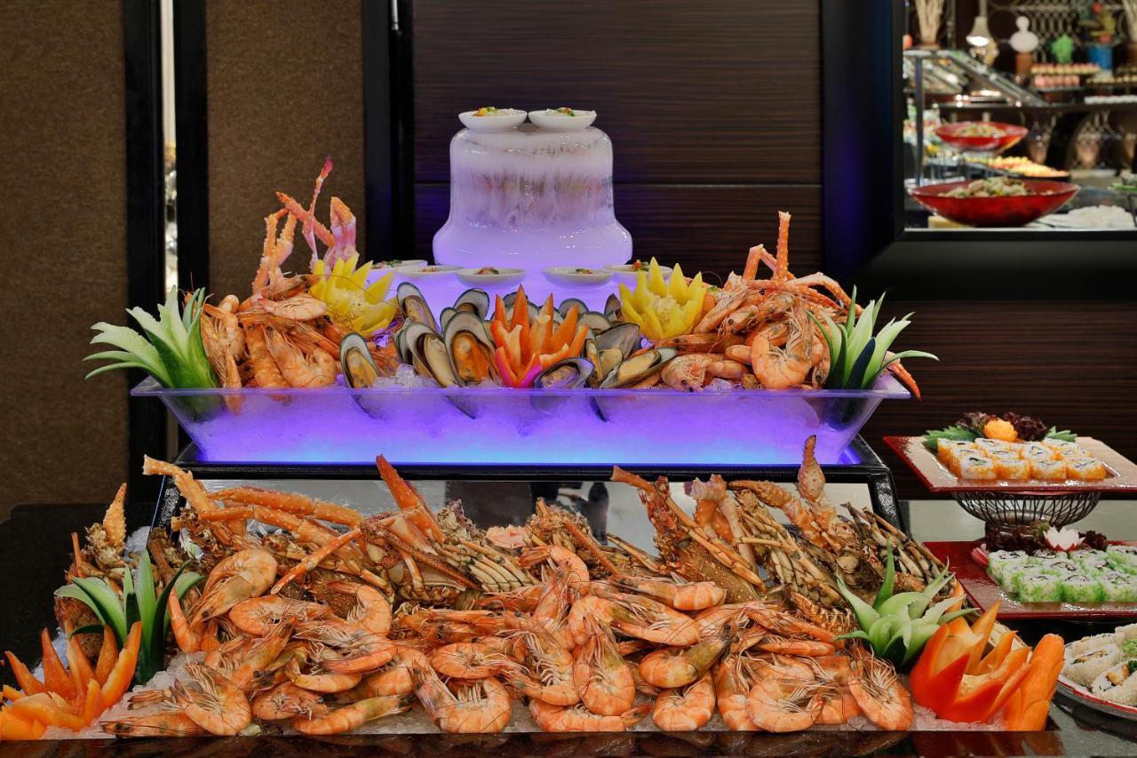 Voco - Riyadh, An Ihg Hotel - فندق فوكو الرياض, احدى فنادق مجموعة إنتركونتيننتال Exterior photo Seafood on display at a buffet