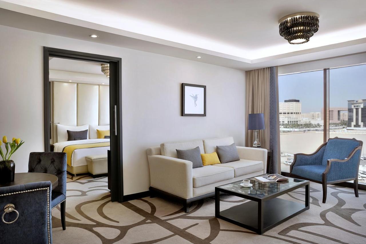 Voco - Riyadh, An Ihg Hotel - فندق فوكو الرياض, احدى فنادق مجموعة إنتركونتيننتال Exterior photo Suite at the hotel