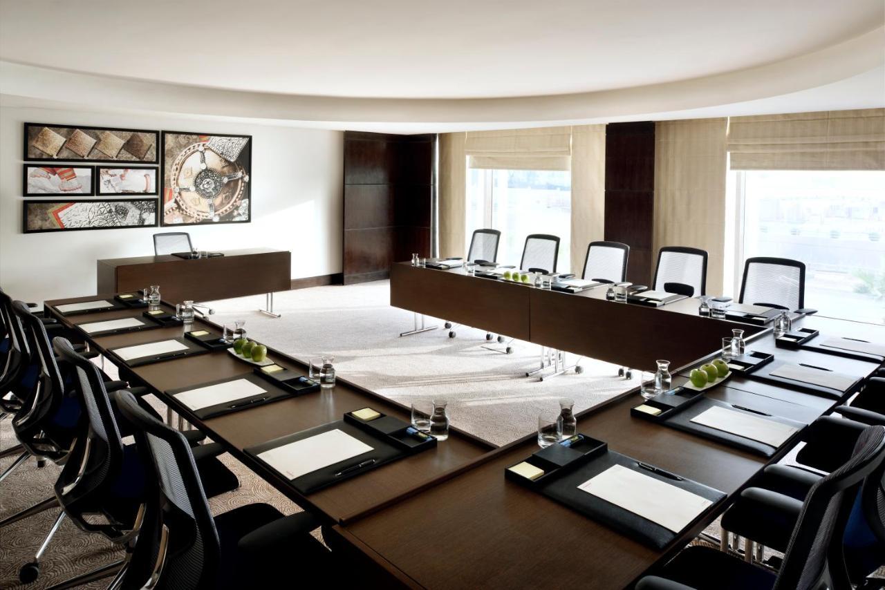 Voco - Riyadh, An Ihg Hotel - فندق فوكو الرياض, احدى فنادق مجموعة إنتركونتيننتال Exterior photo A boardroom at the InterContinental London Park Lane