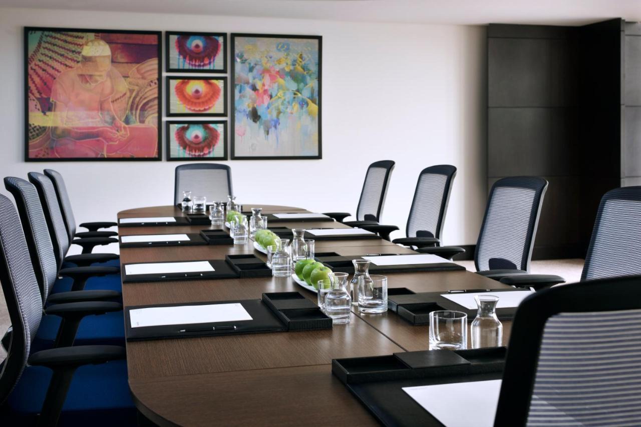 Voco - Riyadh, An Ihg Hotel - فندق فوكو الرياض, احدى فنادق مجموعة إنتركونتيننتال Exterior photo A boardroom at a hotel